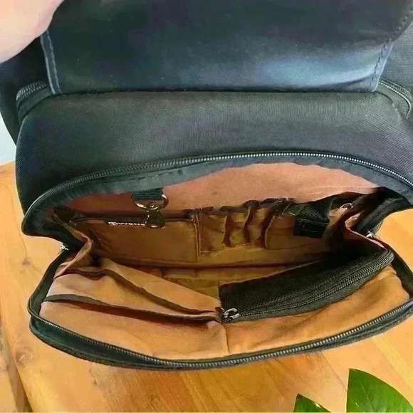 WENGER black backpack.Unisex. Durable. Essential for work, study and  travel. - Picture 8 of 16